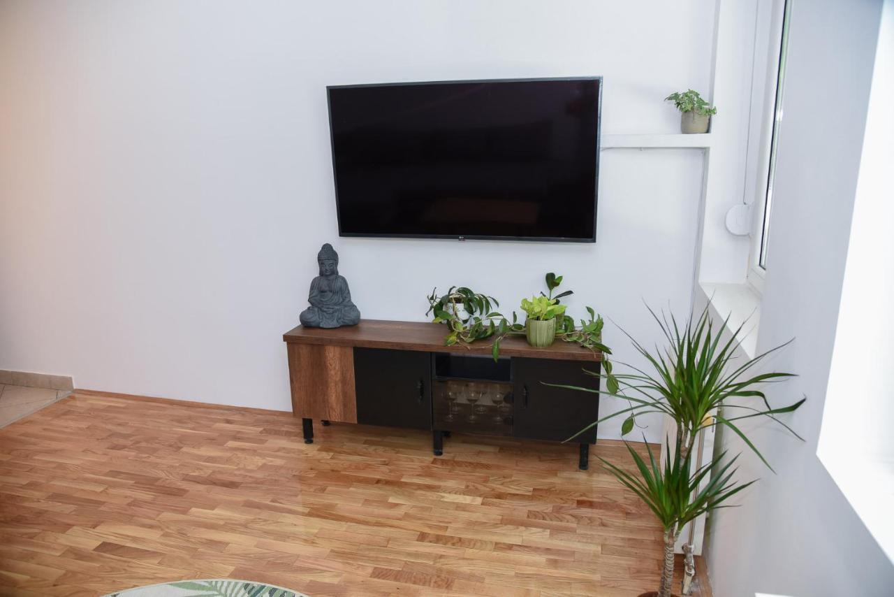 Garden Apartment - Oaza U Centru Grada 노비사드 외부 사진