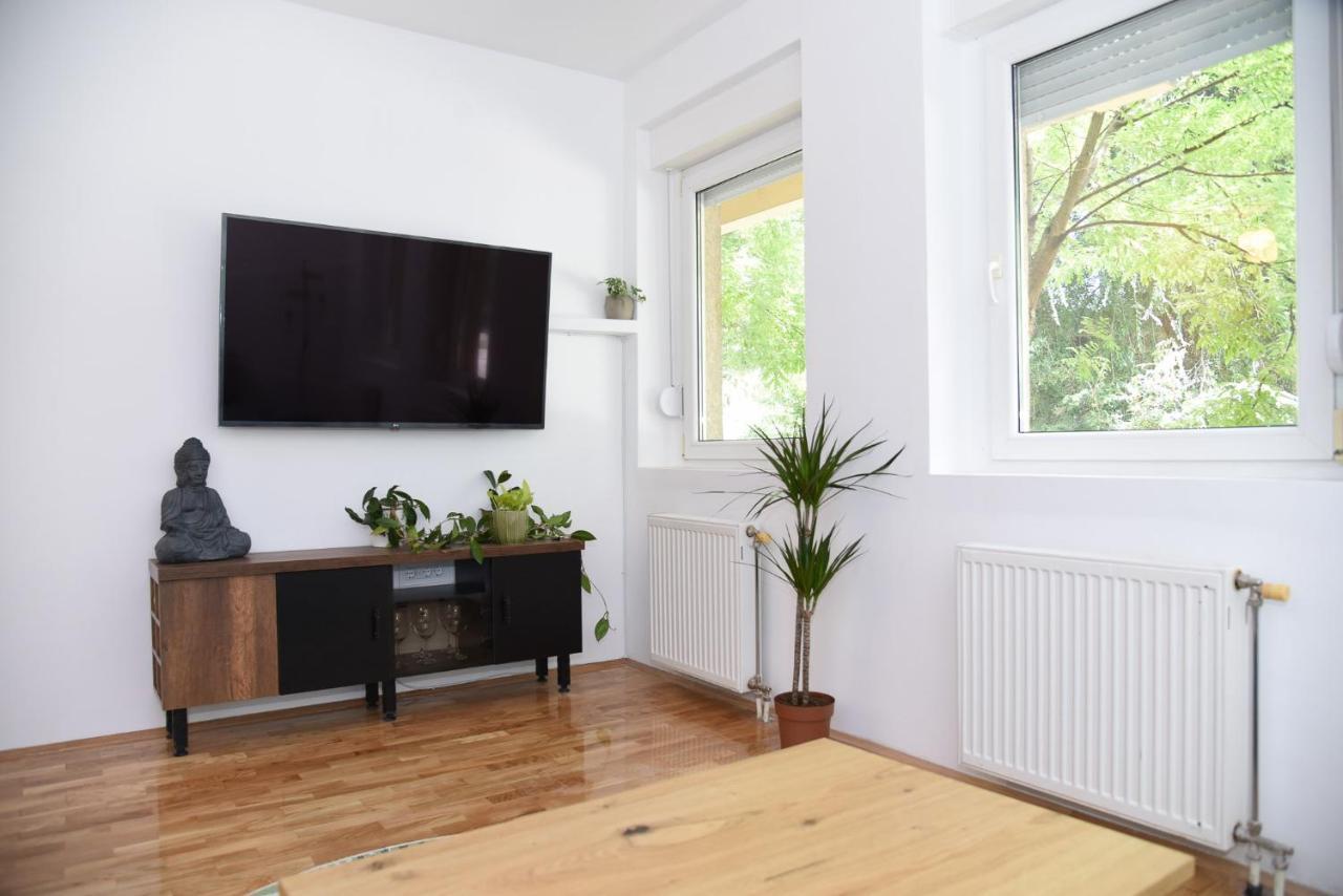 Garden Apartment - Oaza U Centru Grada 노비사드 외부 사진